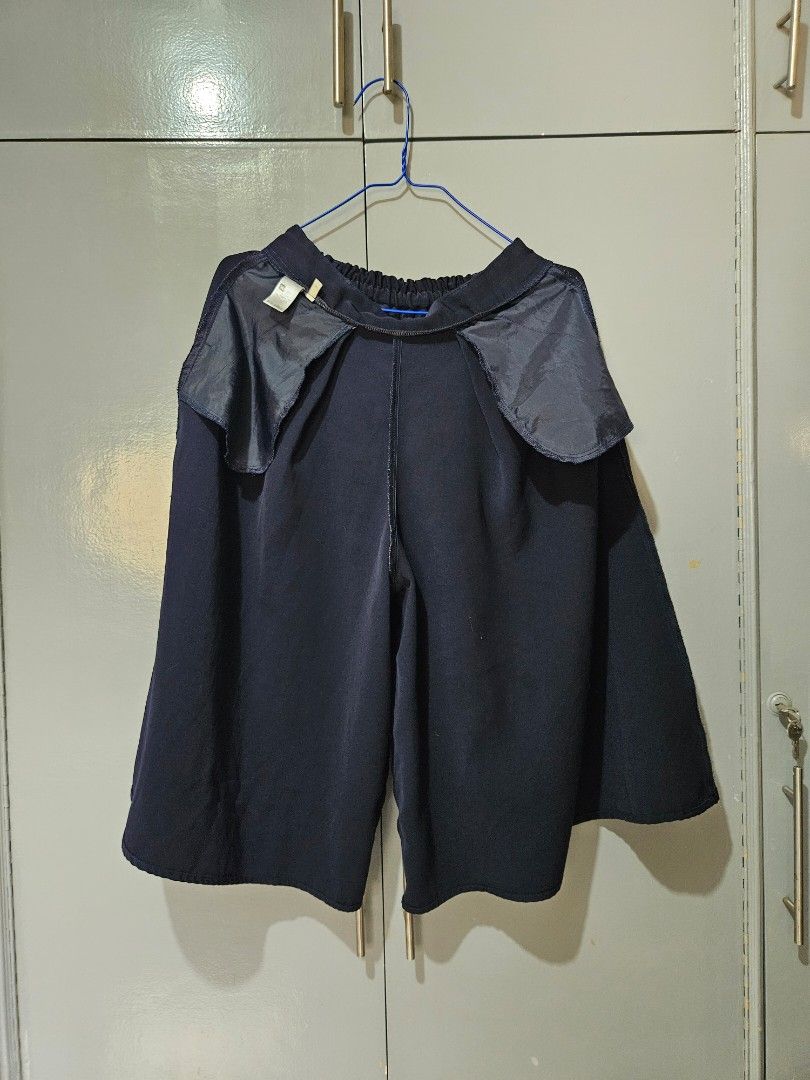 GU SQUARE PANTS SIZE SMALL | L26 W24-28 (Category: Other Bottoms) located in San Carlos. Submitted by chsoki (Listing ID 1232023605, Image 3). Description: Gu dark blue square pants small on tag length is 26 inches.