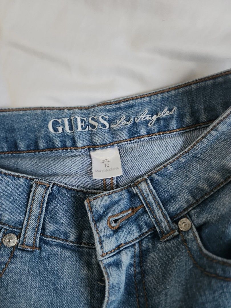 Guess Denim Embroided Shorts (Category: Shorts) located in Makati City. Submitted by hellochaa (Listing ID 1232058998, Image 3). Description: Guess Branded Shorts Embroidered Very nice Fits 25 - 26 RFS - doenst fit anymore.