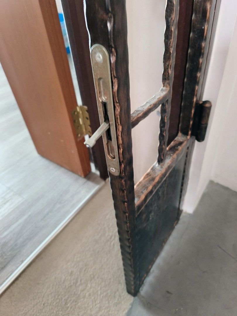 HDB metal gate latch. Door latch installation. Door latch repair. Flush