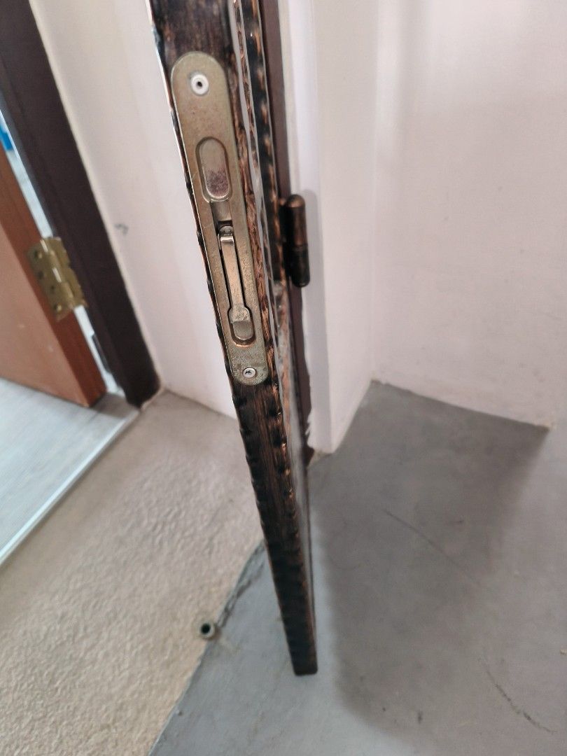 HDB metal gate latch. Door latch installation. Door latch repair. Flush