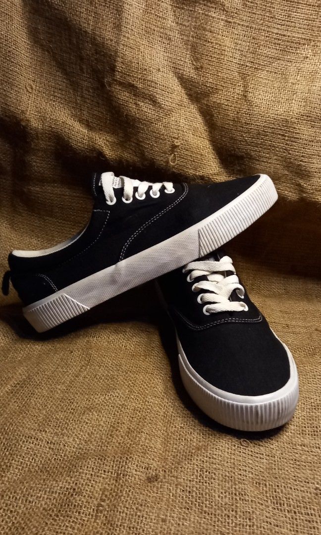 H&M slip on on Carousell