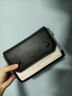 INSTOCK Minimalist basic plain black white small handbag / crossbody bag / hand bag / slingbag / sling bag messenger bag travel wallet pouch storage office wear ol work attire school casual outfit