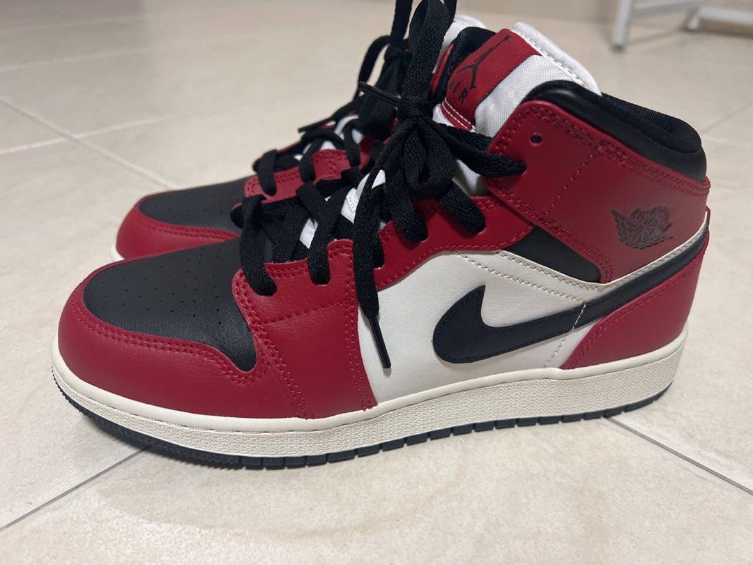 Nike air jordan 1 mid chicago black toe hotsell gs