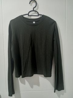KAOS UNIQLO CROP