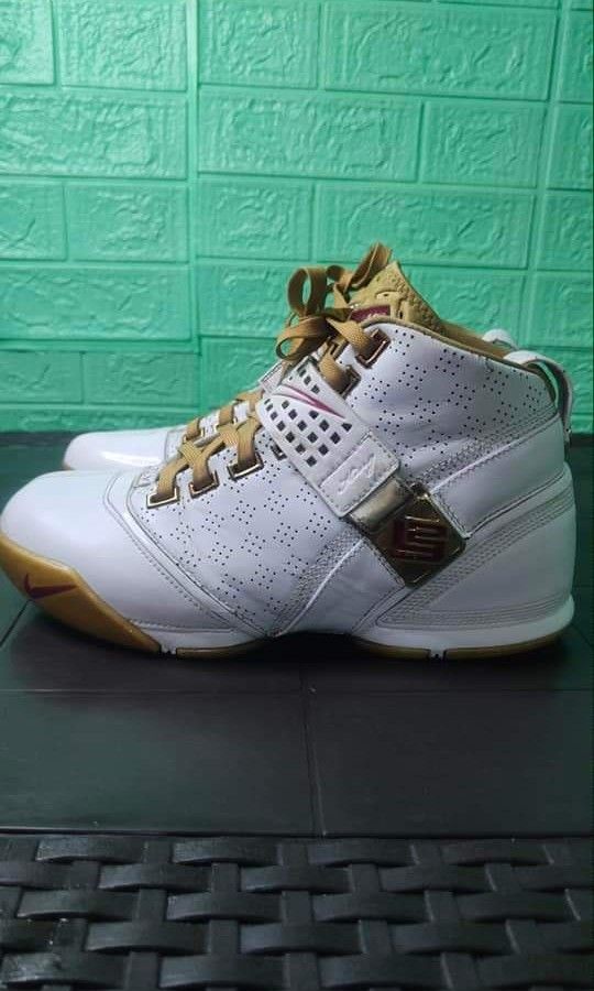 Lebron 5 discount gold
