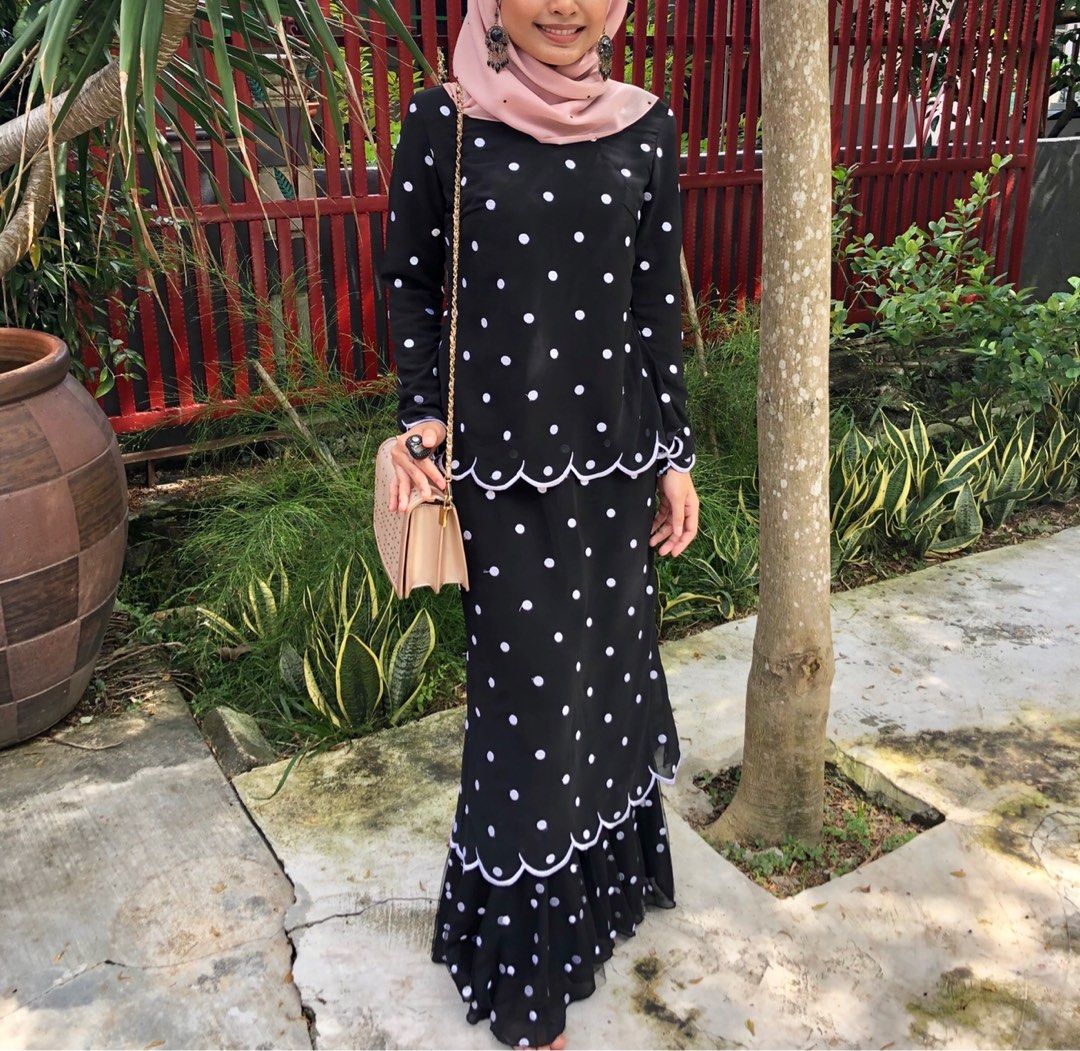 Leeyana Rahman Kurung Womens Fashion Muslimah Fashion Baju Kurung And Sets On Carousell 2869