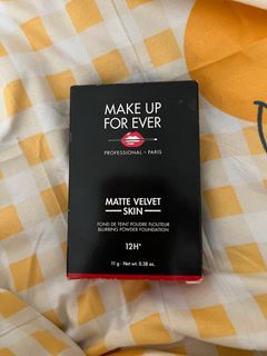 MAKE UP FOR EVER Matte Velvet Skin Blurring Powder Foundation 12H