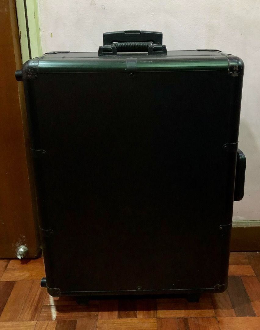 Makeup Traincase Trolley With Stand Adjustable (Category: Makeup) located in Manila. Submitted by memorylanestore (Listing ID 1232020821, Image 3). Description: Everything is working fine Perfect for Makeup Artist Item can be pickup in our place here in San Juan City, for those who prefer delivery please use grabcar/lalacar instead. .