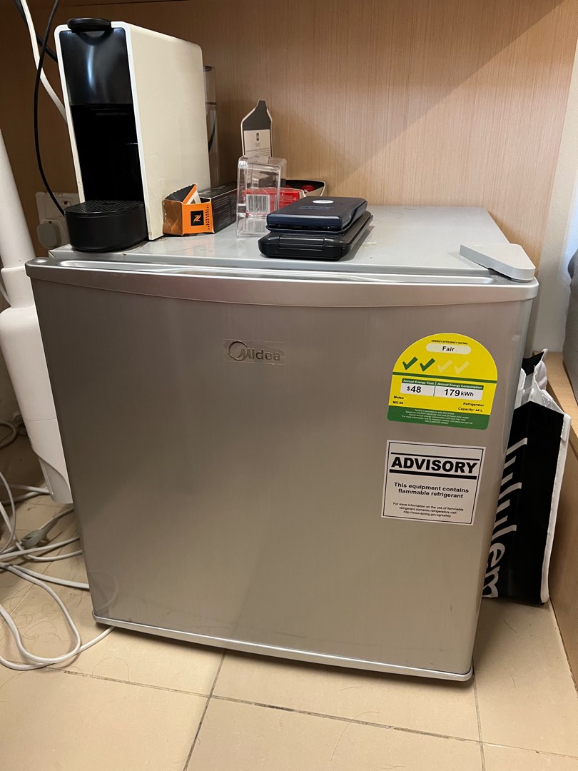 Midea Mini Fridge 44L self pickup, TV & Home Appliances, Other Home