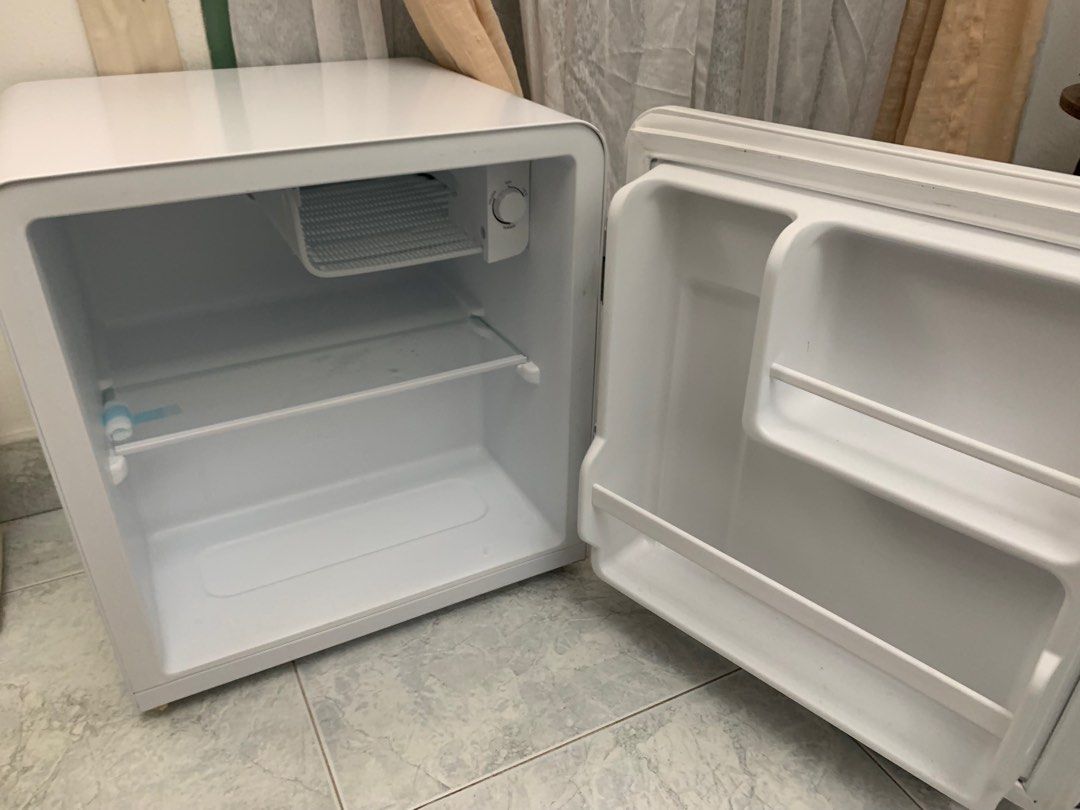 Midea mini fridge 47L, TV & Home Appliances, Kitchen Appliances, Refrigerators & Freezers on