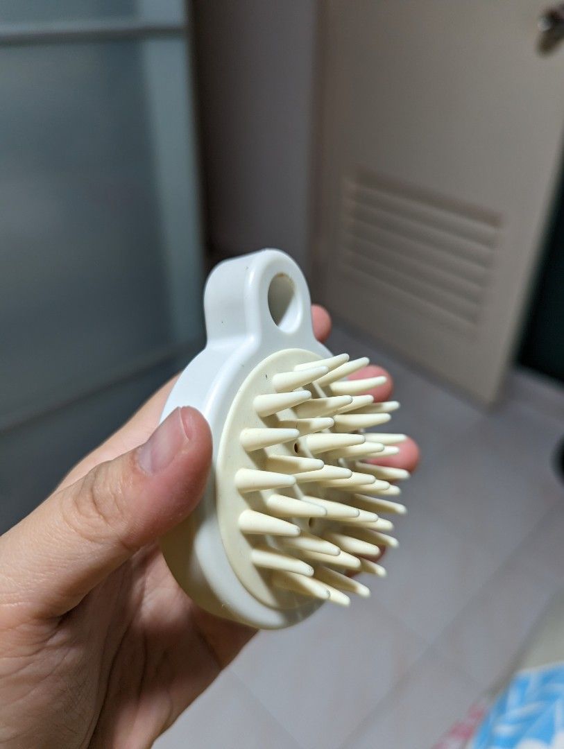 Muji hair scalp massager, Beauty & Personal Care, Hair on Carousell