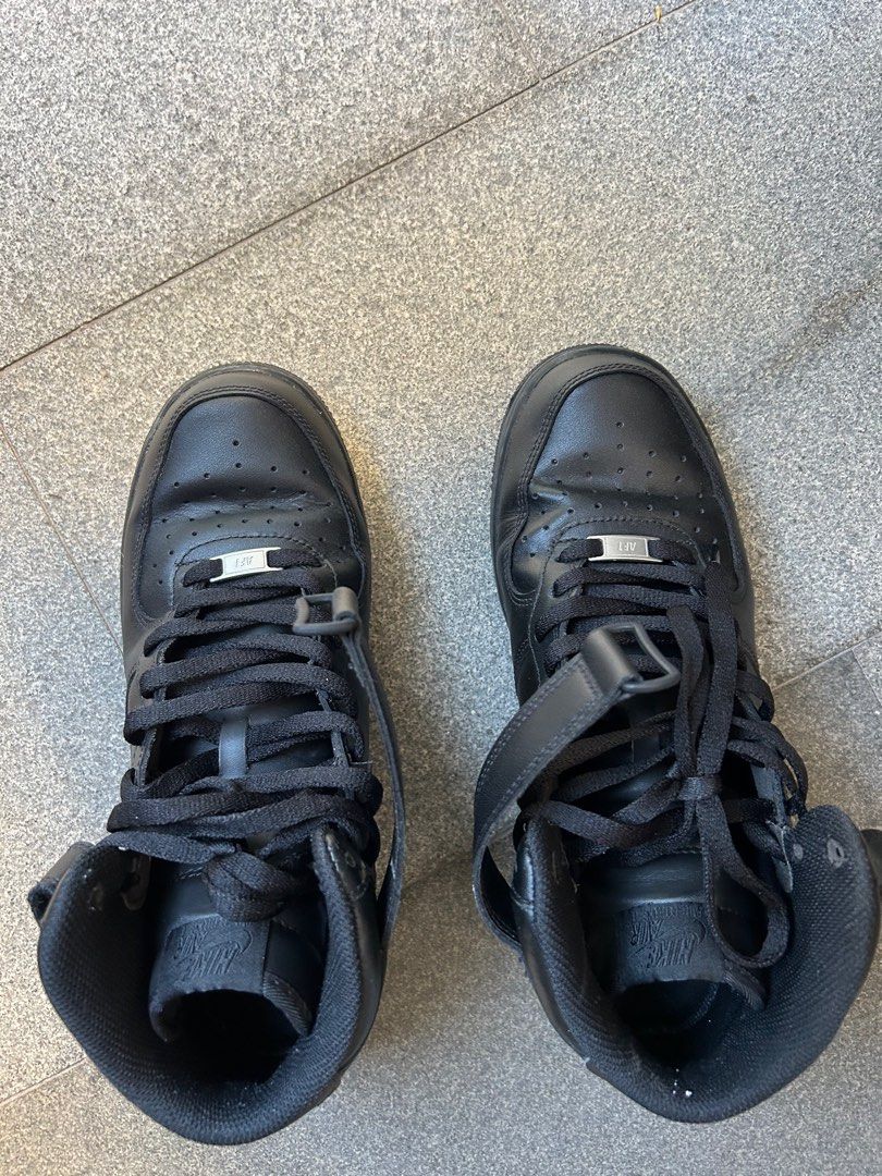 All black mid top air force ones shop