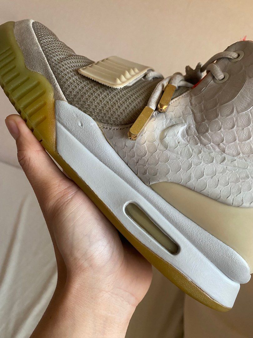 Air yeezy hotsell 2 gold
