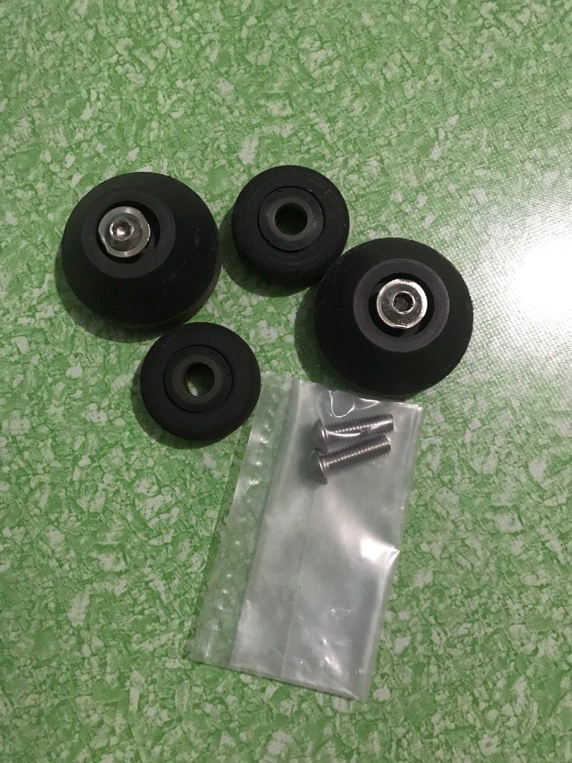 PO BROMPTON Rear Carrier Wheels (Category: Bicycles) located in Nagcarlan. Submitted by minimalless (Listing ID 1232138470, Image 1). Description: .