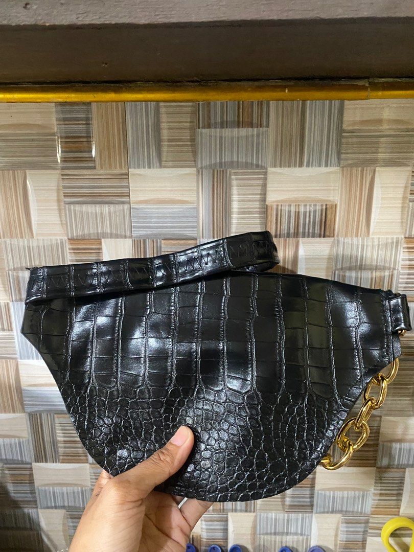 Preloved Body Bag / Belt Bag (Category: Cross-body Bags) located in Caloocan City. Submitted by taj24 (Listing ID 1232097355, Image 2). Description: ❣️FOR SALE❣️ Preloved Belt Bag / Chest Bag • Lightly used • In good condition • Crocs / snake skin with gold accent ー With surprise freebie for every purchase ー Shipping fee at buyer’s expense COURIER: J&T, Gogoexpress, Lalamove MOP: BDO/Paypal/Gcash/Paymaya.