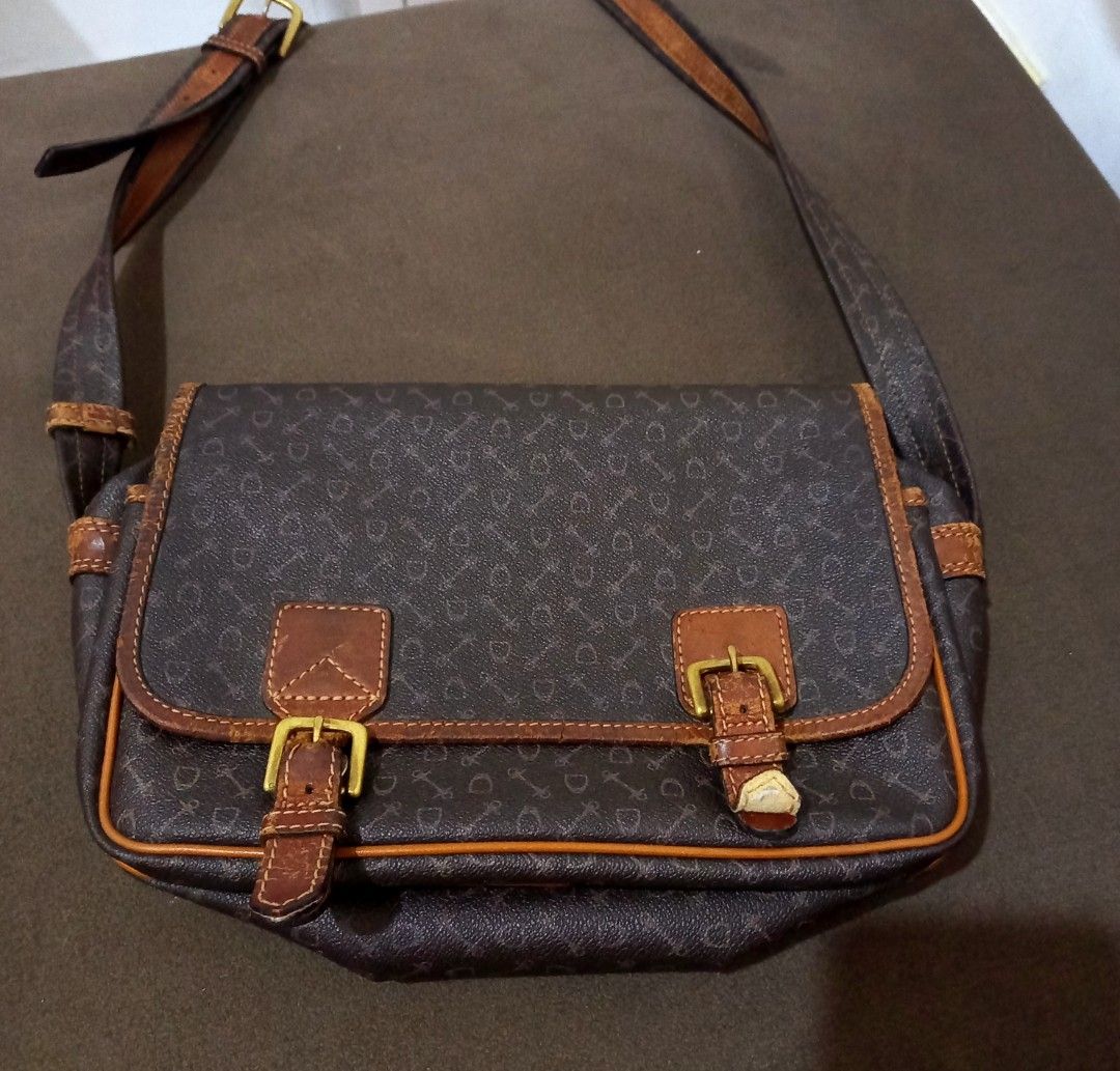 Preloved why bag shoulder bag (Category: Shoulder Bags) located in Carmona. Submitted by janine14 (Listing ID 1232129480, Image 1). Description: Original Why Bag Authentic leather classic style preloved one of may fave bag but not using it anymore. Nakatambak nalang. Medium size madaming kakasyang gamit. For everyday use. sobrang convenient gamitin. you can check sa google regarding the brand (why brand bag) *mas darker pagka brown nya in person.
