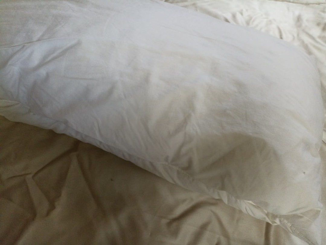 Ritz Carlton Down Feather Pillow, Furniture & Home Living, Bedding