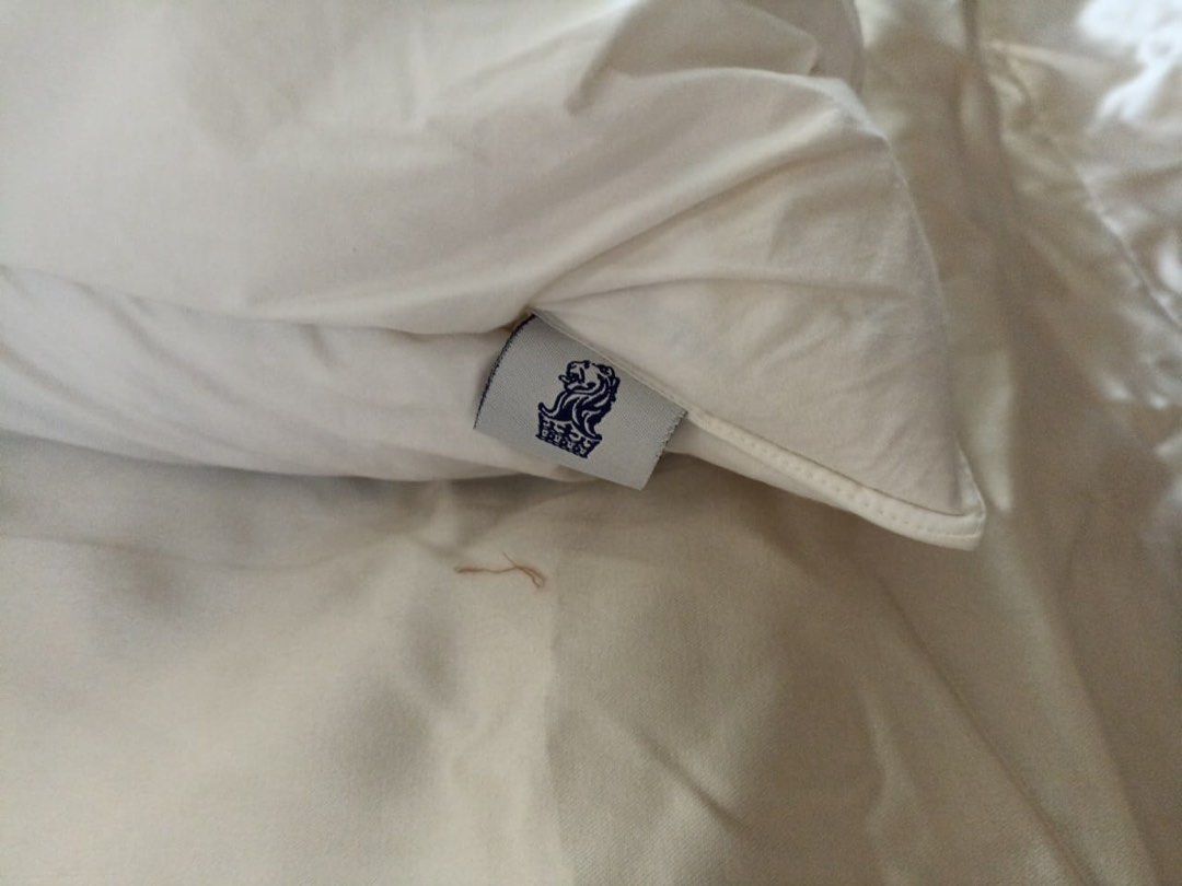 Ritz Carlton Down Feather Pillow, Furniture & Home Living, Bedding