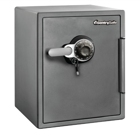 Sentry Safe, Furniture & Home Living, Security & Locks, Safe on Carousell