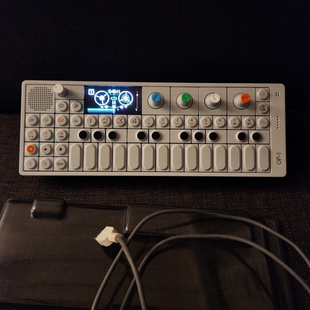 Portable / Arranger / Synth  Teenage Engineering OP-1 Synthesizer
