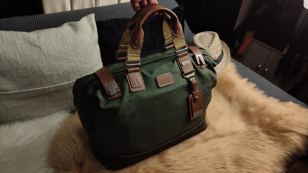 Tumi alpha bravo Maxwell 22322TSH (Category: Luxury Bags & Wallets) located in Quezon City. Submitted by edwinvuru (Listing ID 1232110583, Image 2). Description: Tumi alpha bravo Maxwell 22322TSH.