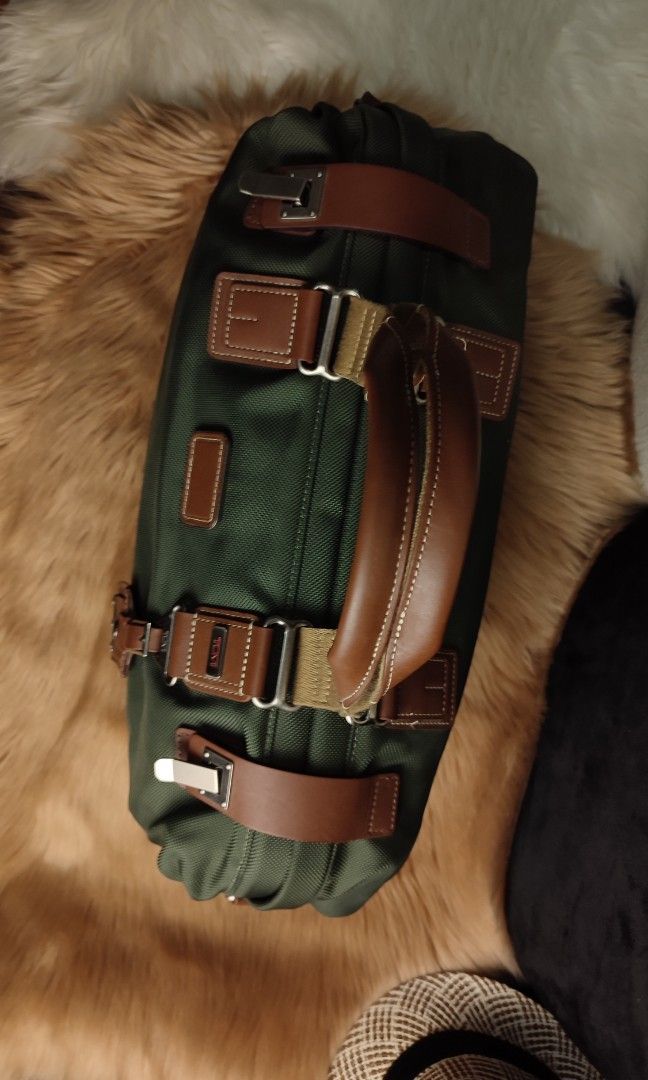 Tumi alpha bravo Maxwell 22322TSH (Category: Luxury Bags & Wallets) located in Quezon City. Submitted by edwinvuru (Listing ID 1232110583, Image 3). Description: Tumi alpha bravo Maxwell 22322TSH.