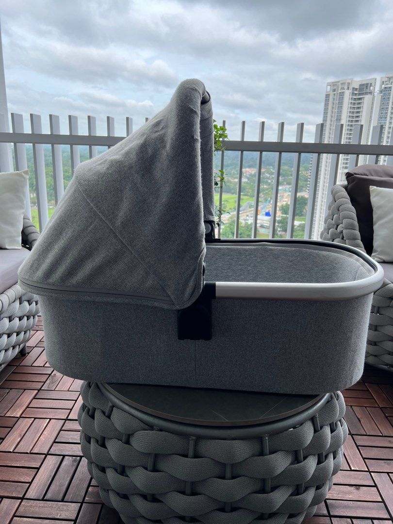 Uppa vista V2 , Babies & Kids, Going Out, Car Seats on Carousell