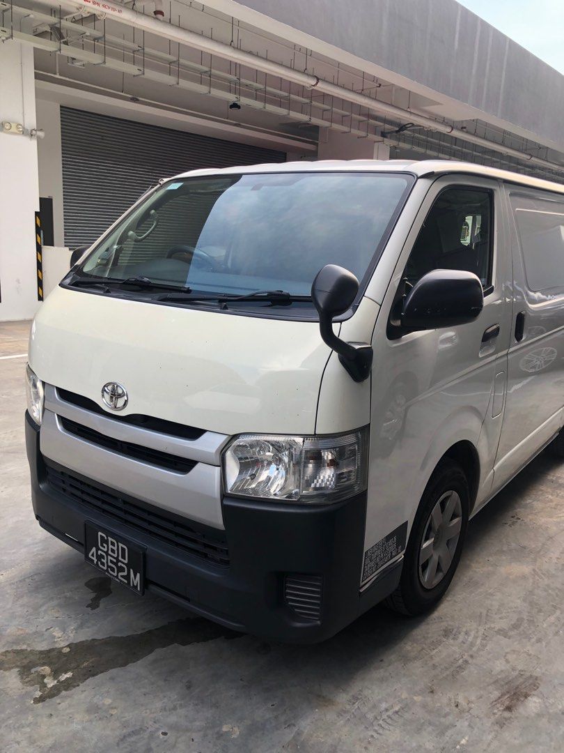 Van rental - Toyota Hiace Auto62872682448641111