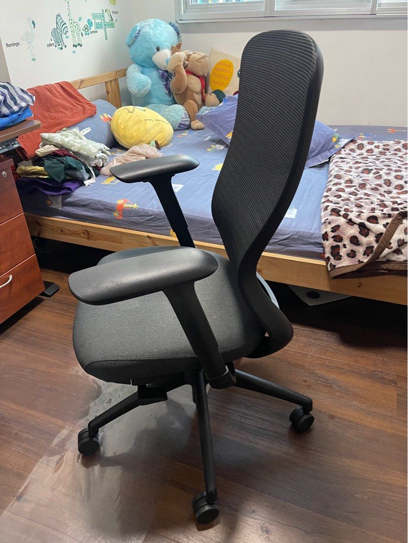 Vox store task chair