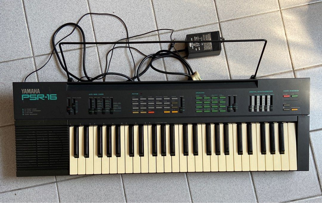 Yamaha Keyboard PSR16, Hobbies & Toys, Music & Media, Musical