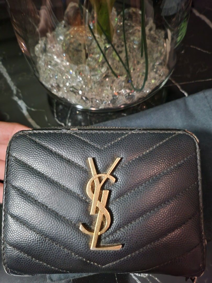 CASSANDRE MATELASSÉ compact zip around wallet in grain de poudre