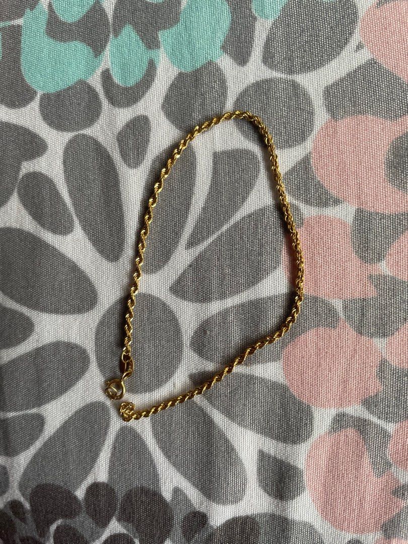 18K gold bracelet rope chain .9g (Category: Bracelets) located in Las Pinas. Submitted by live__anne (Listing ID 1232183257, Image 2). Description: For sale 18K gold rope bracelet 0.9g Issue: Napigtal, parepair nyo nalang. Bought from ig:goldcv_men Priced before ₱3380 but now selling for ₱2,300 Good as new.