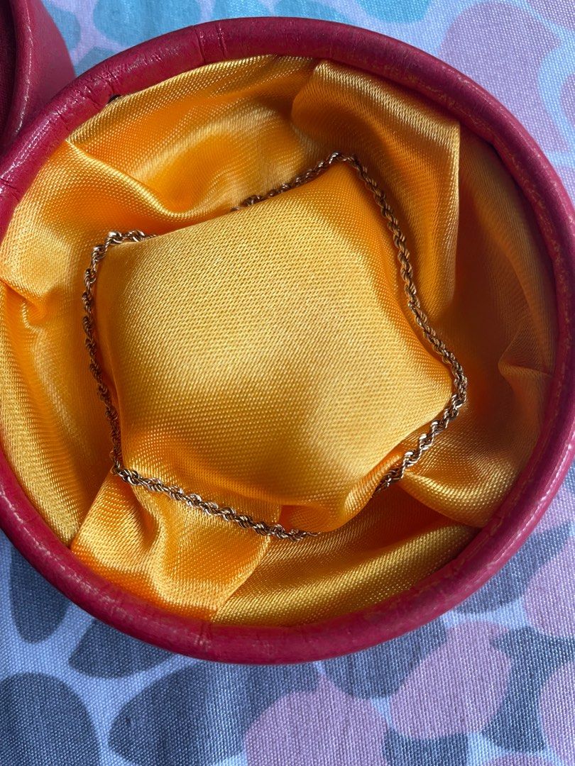 18K gold bracelet rope chain .9g (Category: Bracelets) located in Las Pinas. Submitted by live__anne (Listing ID 1232183257, Image 1). Description: For sale 18K gold rope bracelet 0.9g Issue: Napigtal, parepair nyo nalang. Bought from ig:goldcv_men Priced before ₱3380 but now selling for ₱2,300 Good as new.