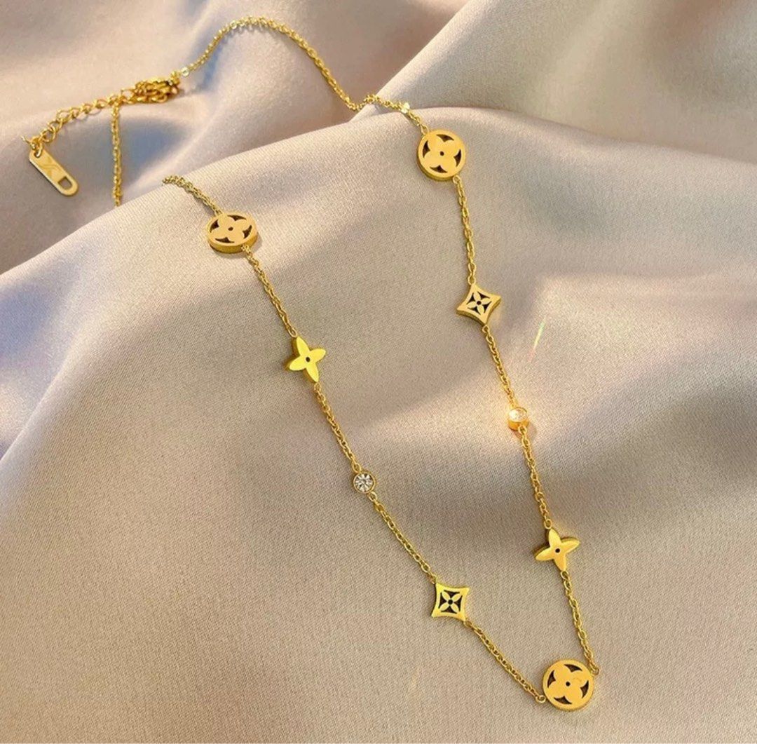 Gold clover necklace online