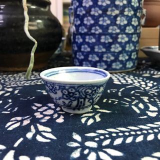 清代青花過牆梅杯#4835 5.5*3.4cm左右 品相基本完整 圈足有飛皮 略有失圓