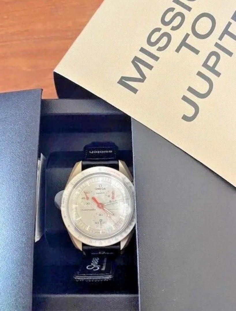 全新行貨Swatch x Omega jupiter 木星, 名牌, 手錶- Carousell