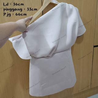 (Kategori: ) berada di . Dikirim oleh preloved_stuff07 (ID iklan 1232163842, Gambar 1). Deskripsi: .