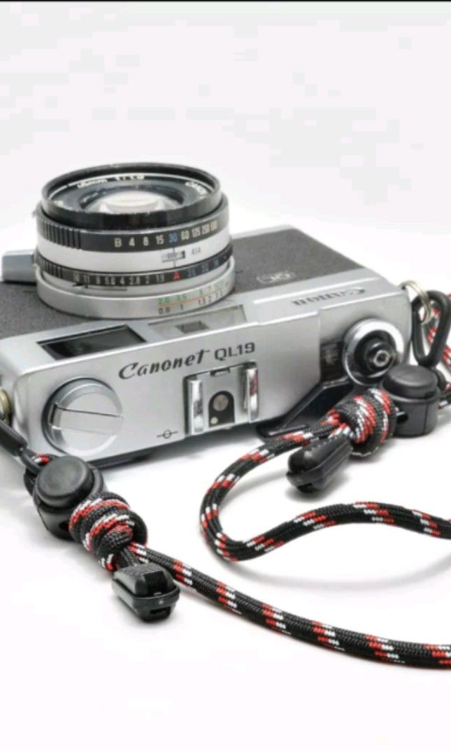 Camera Strap (Category: Camera Bags & Carriers) located in Singapore. Submitted by smelker (Listing ID 1232302810, Image 1). Description: Never used before, selling because it doesn't suit my camera.