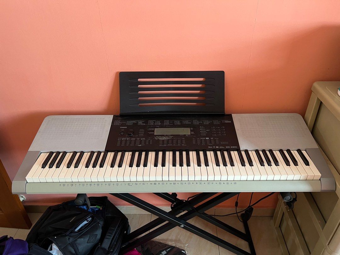 Casio WK220 piano/keyboard, Hobbies & Toys, Music & Media, Musical