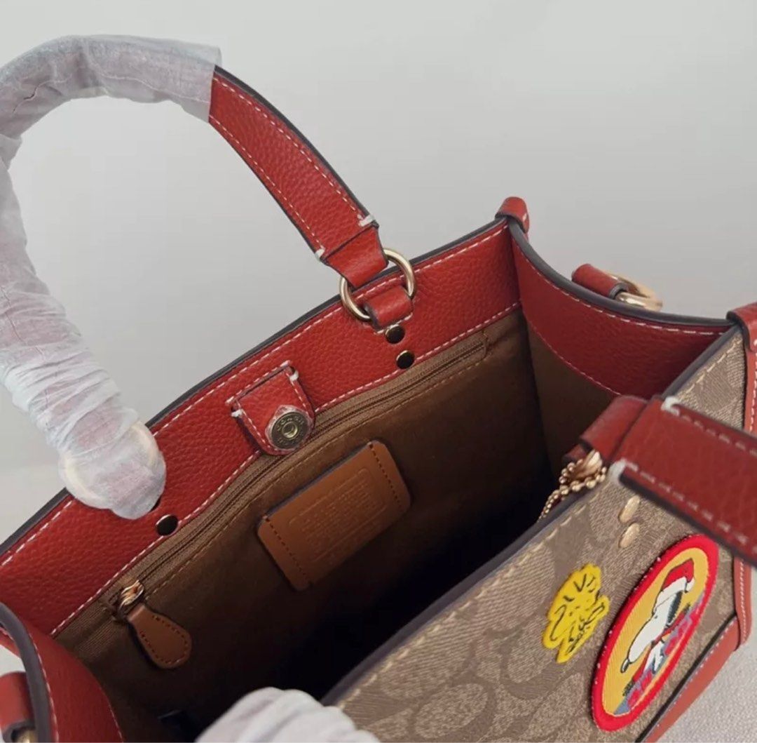 COACH x peanuts xbody 👜 (Category: Luxury Bags & Wallets) located in Las Pinas. Submitted by yhn_boutique (Listing ID 1232232563, Image 3). Description: Actual pic posted 📌Cash on delivery via lalamove/grab 📌J&T pay today ship today 📌complete inclusions pls: visit my page & carousell acct for peace of mind TY! 🛍️ DISCLAIMER: not affiliated or endorsed with any of the brands featured on this page. All copyrights and trademarks belong to the o