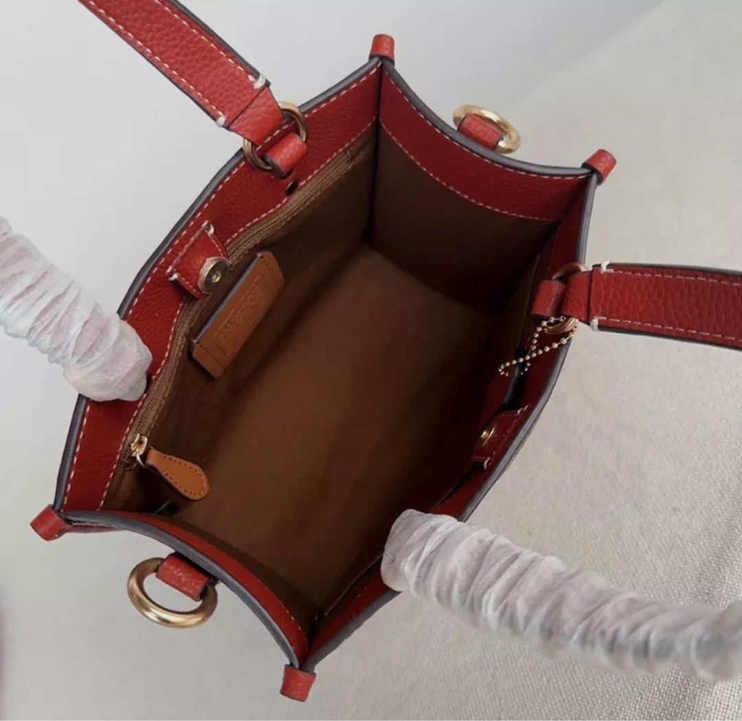 COACH x peanuts xbody 👜 (Category: Luxury Bags & Wallets) located in Las Pinas. Submitted by yhn_boutique (Listing ID 1232232563, Image 2). Description: Actual pic posted 📌Cash on delivery via lalamove/grab 📌J&T pay today ship today 📌complete inclusions pls: visit my page & carousell acct for peace of mind TY! 🛍️ DISCLAIMER: not affiliated or endorsed with any of the brands featured on this page. All copyrights and trademarks belong to the o