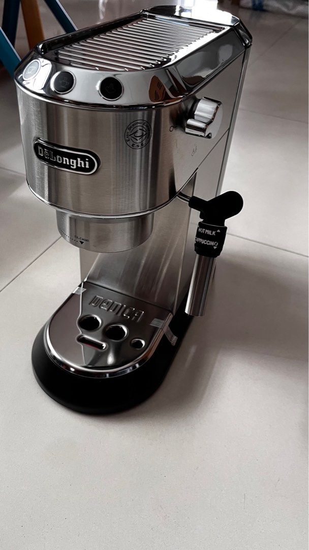 De'longhi Dedica Style Pump Coffee Machine, EC685M Silver Medium, TV