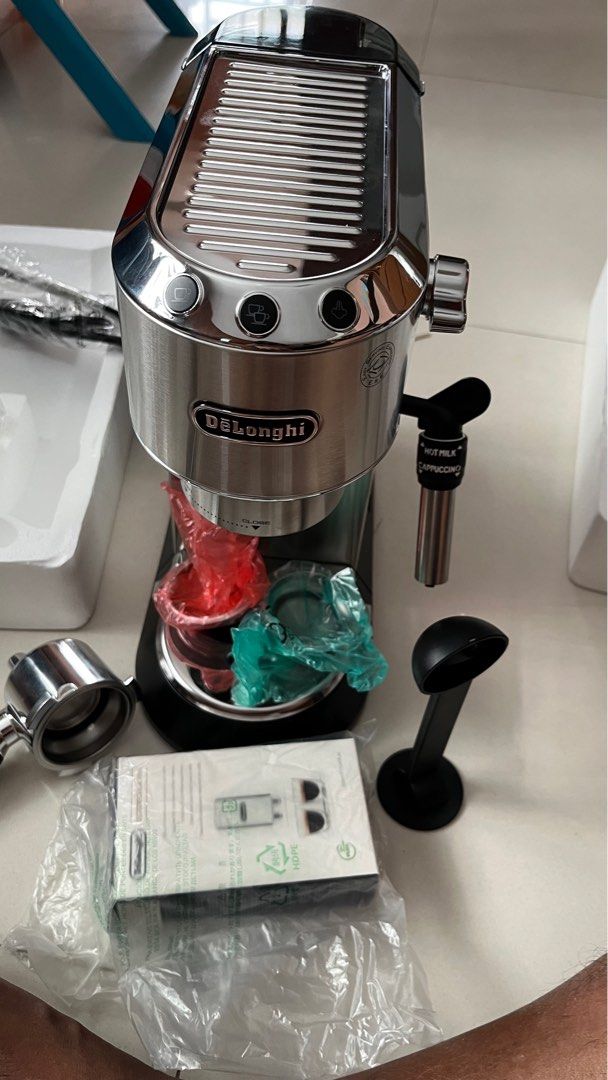 De'longhi Dedica Style Pump Coffee Machine, EC685M Silver Medium, TV