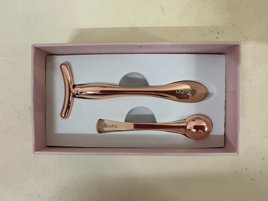 Dewha Premium Face Roller (Category: Face Care) located in Amadeo. Submitted by kzias (Listing ID 1232280543, Image 3). Description: 🌷 Never used. .