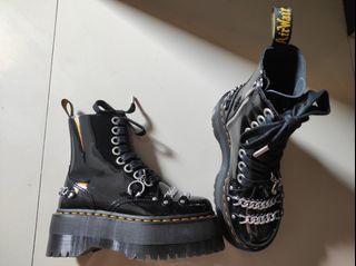 DR. MARTENS JADON BOOT MAX CHAIN PATENT LEATHER PLATFORMS