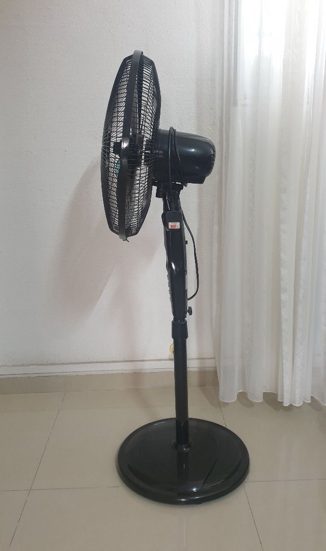 EuropAce 16 Inch Stand Fan Without Remote ESF616P, Very New & Clean