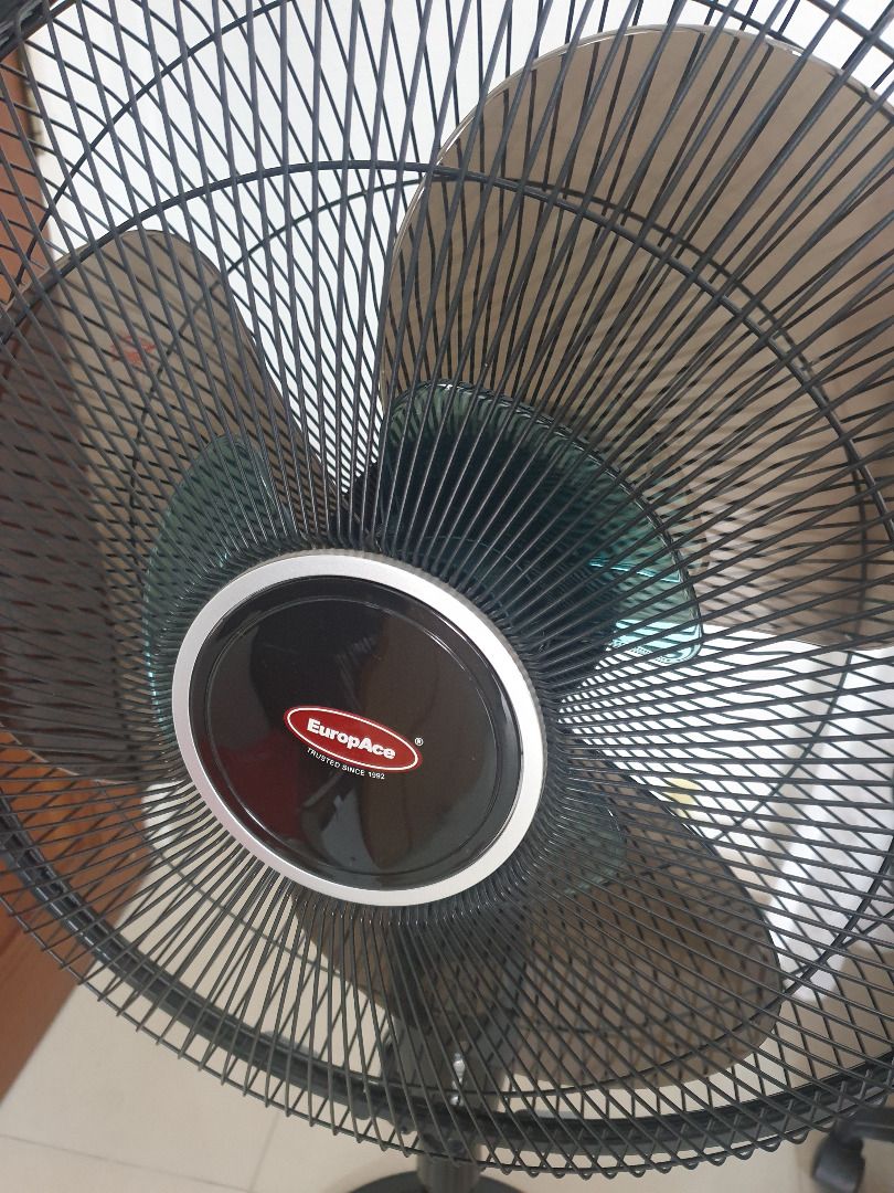 EuropAce 16 Inch Stand Fan Without Remote ESF616P, Very New & Clean