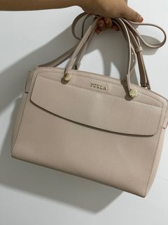 💯% Authenticity Furla Viva Black Mini Pochette Nero, Women's Fashion, Bags  & Wallets, Shoulder Bags on Carousell