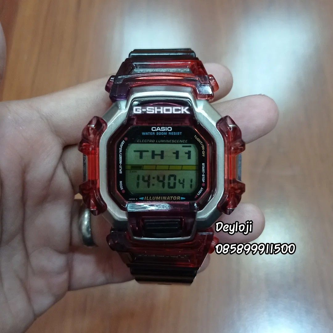 (送料込み) G-SHOCK DW-8140 ガンダム時計