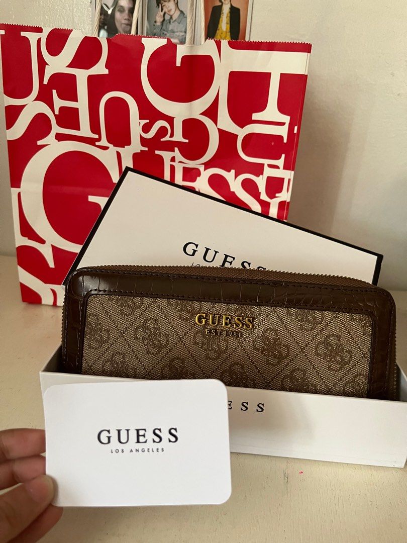 GUESS Brown Long Wallet (Category: Luxury Bags & Wallets) located in San Pedro. Submitted by cayerms (Listing ID 1232154773, Image 1). Description: Size : 8 in L x 4 in W x 1 in thk. Brand new Rfs : Regalo lang di nagagamit.